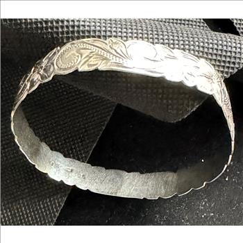 .925 STERLING SILVER BANGLE ETCHED FLORAL DESIGN BRACELET SIZE 8 1/2, CLASSIC