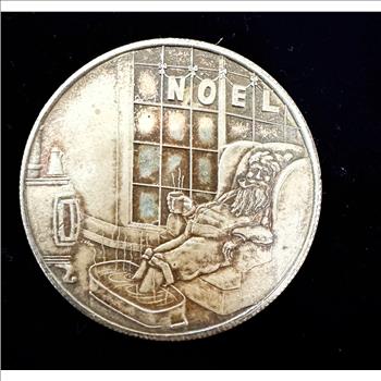 SANTA SOAKING HIS FEET, VINTAGE 1oz 999 FINE SILVER ROUND COIN