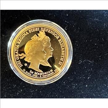 QUEEN ELIZABET II 24K GOLD PLATED MEMORIAL PROOF COLORIZED COIN IN ORIG CAPSULE, BRADFORD EXCHANGE BAG