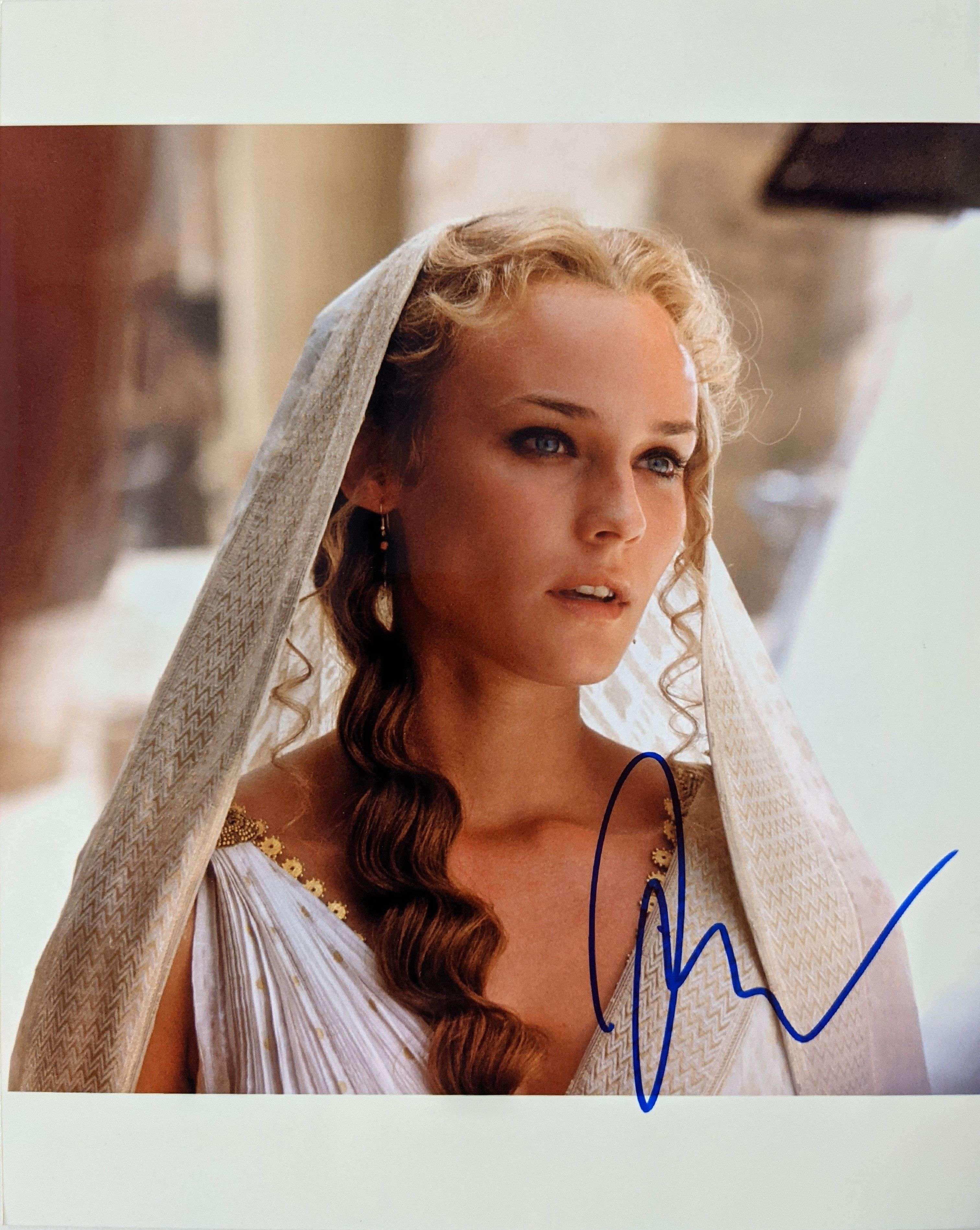 Elizabeth Banks signed photo Property Room