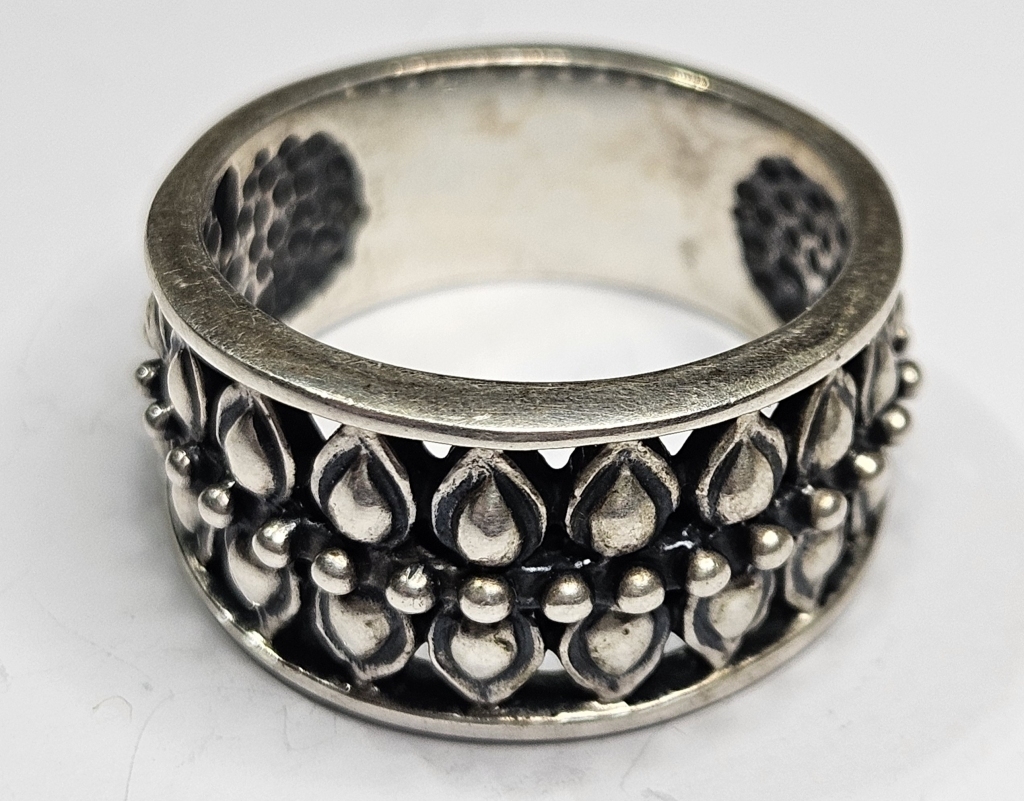Sterling Silver Moulded Bead Ring