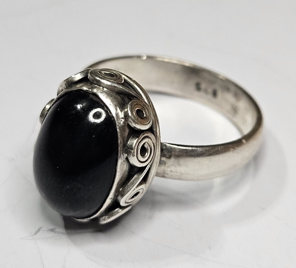 Sterling Silver Cabachon Fashion Ring
