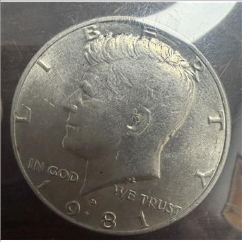  1981-D Kennedy Half Dollar Hobo Coin Hand Carved Monkey Ape Banana Signed BP