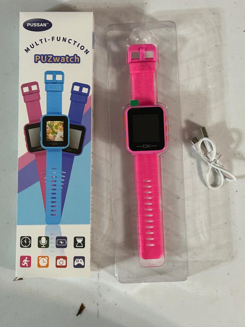 Kids Wtach with much fun