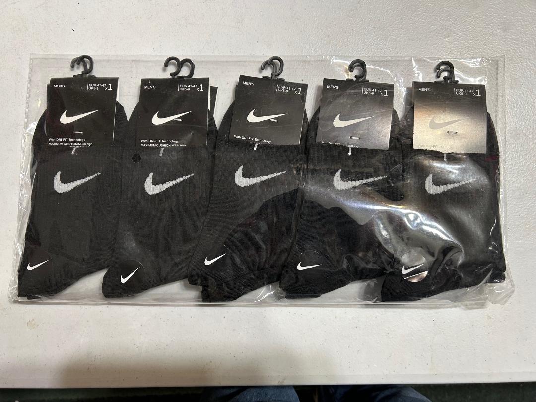 mens nike socks size medium