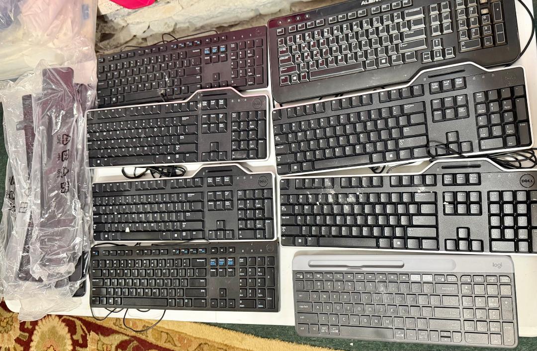 Dell key board Lot plus more