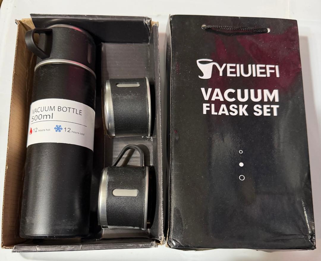 Vacum Flask Stainless Steel Thermo 500ml/16.9oz Vacuum Insulated Bottle with Cup for Coffee Hot drink and Cold drink water flask Birthday,Valentine Gift Set .(Black,Set)
