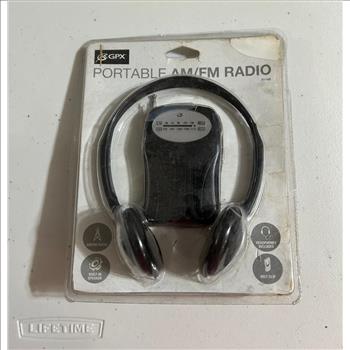 GPX Portable AM/FM Radio | Property Room