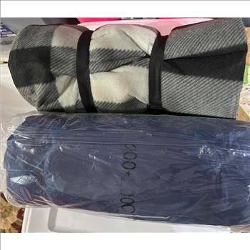 Warm Camping Blanket - Waterproof Stadium Blanket Outdoor for Cold Weather,Camp, Sports Mom and Concert - Weather Proof Foldable Blanket