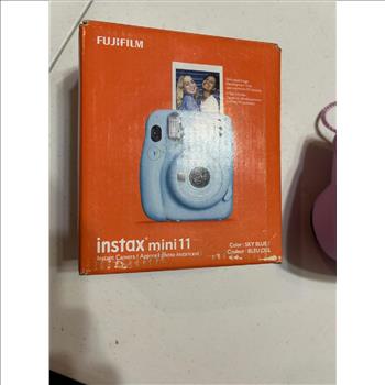 Accepts INSTAX Mini Instant Film FUJINON 60mm Lens With Selfie Mirror Automatic Exposure And Automatic Flash Dedicated Selfie/Close-Up Shooting Mode Optical Viewfinder With Target Spot