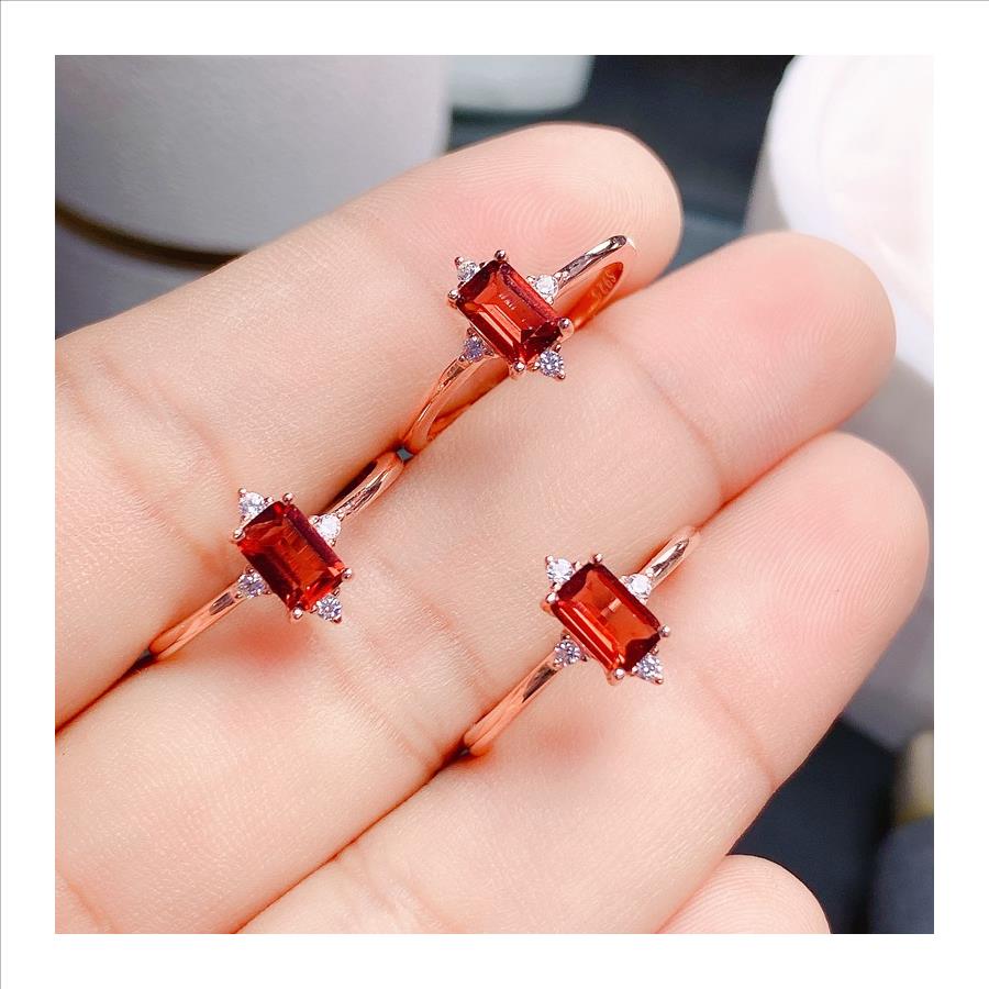 NO RESERVE Garnet 925 Sterling Silver Ring