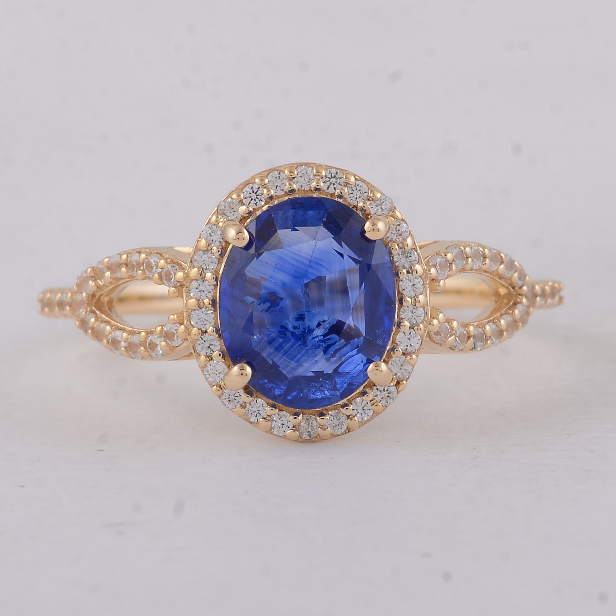 1.92 Ct Oval Sapphire 9K Gold Ring