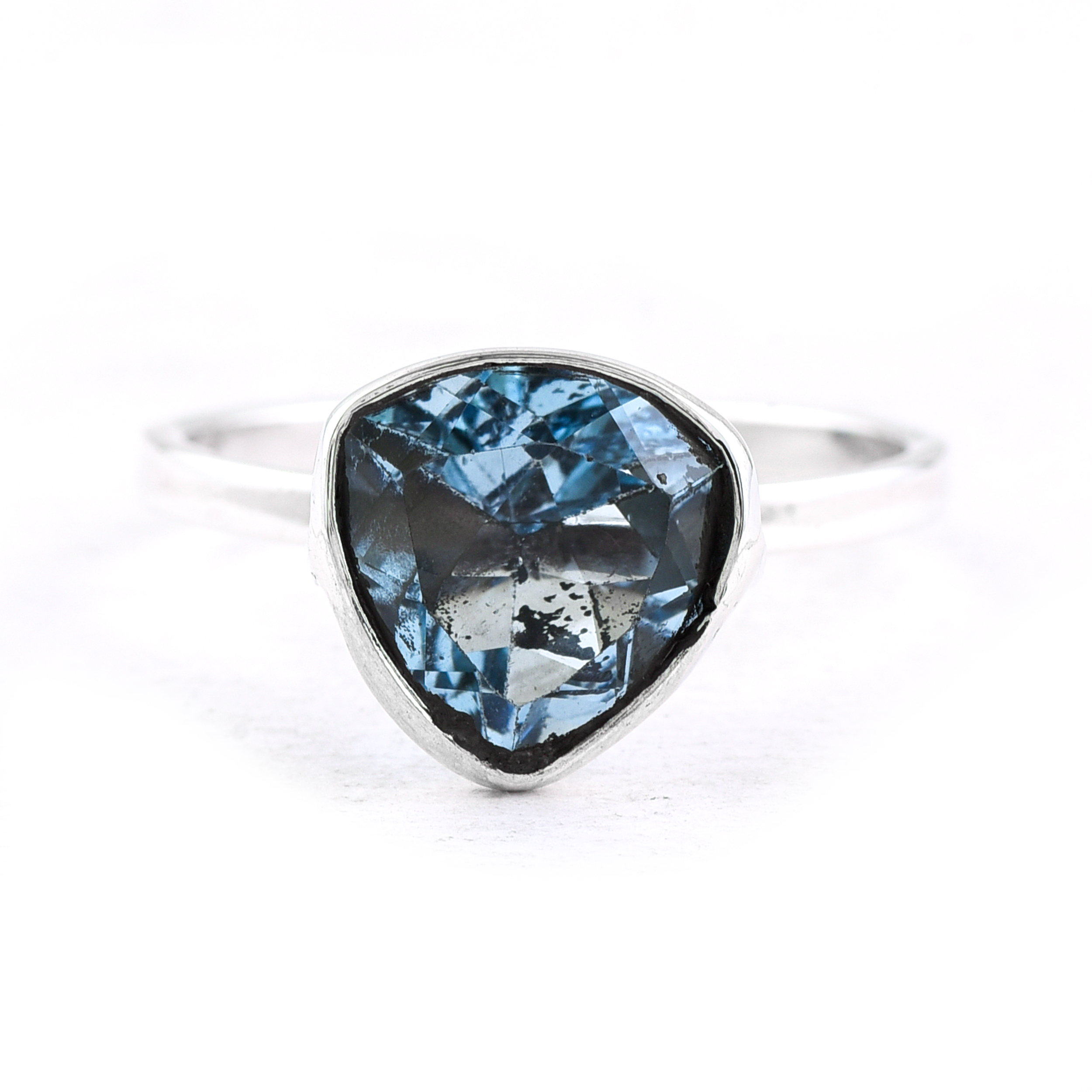 925 Sterling Silver 3.05 Ct Trillion Blue Topaz Ring 6 US Ring Size