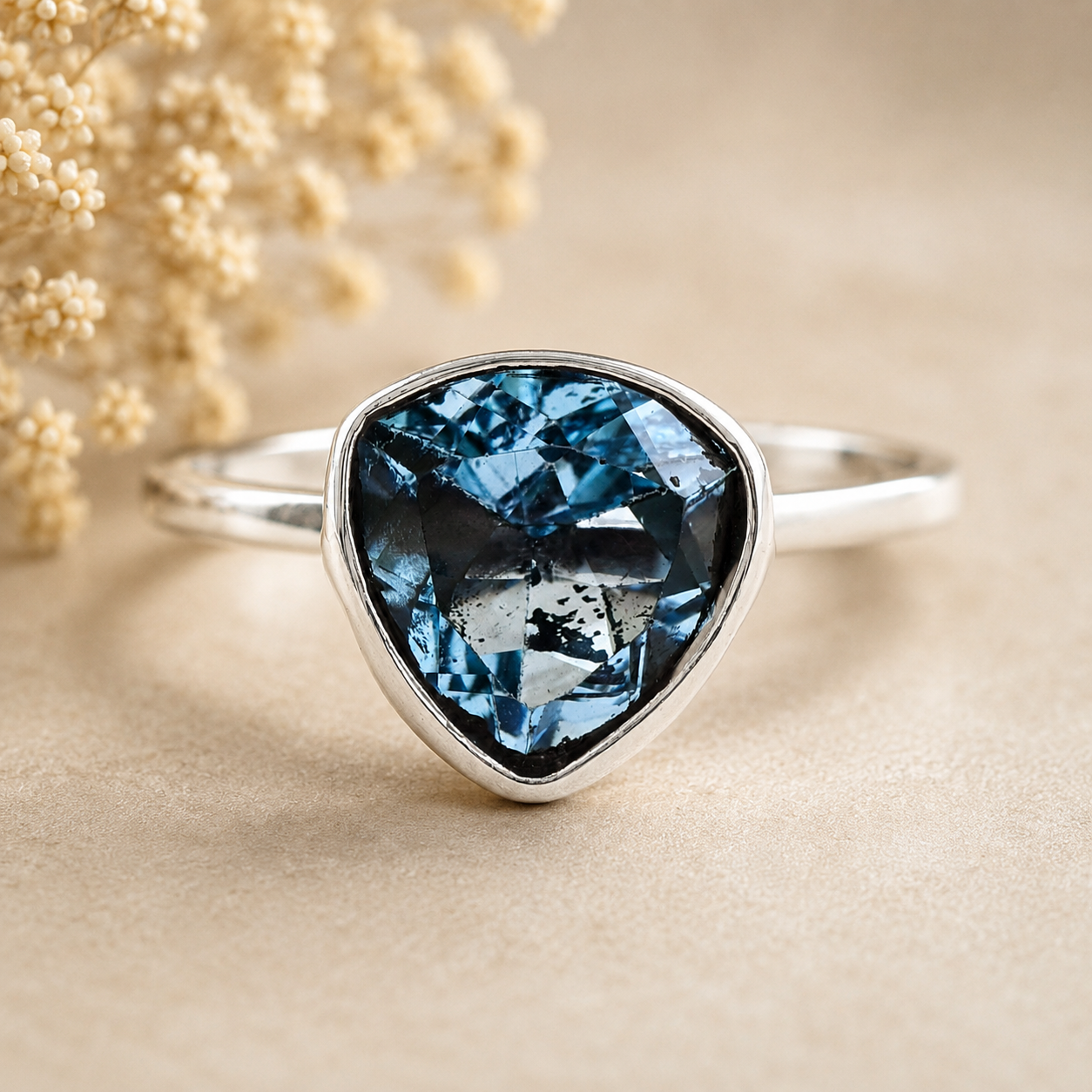 925 Sterling Silver 3.05 Ct Trillion Blue Topaz Ring 8 US Ring Size