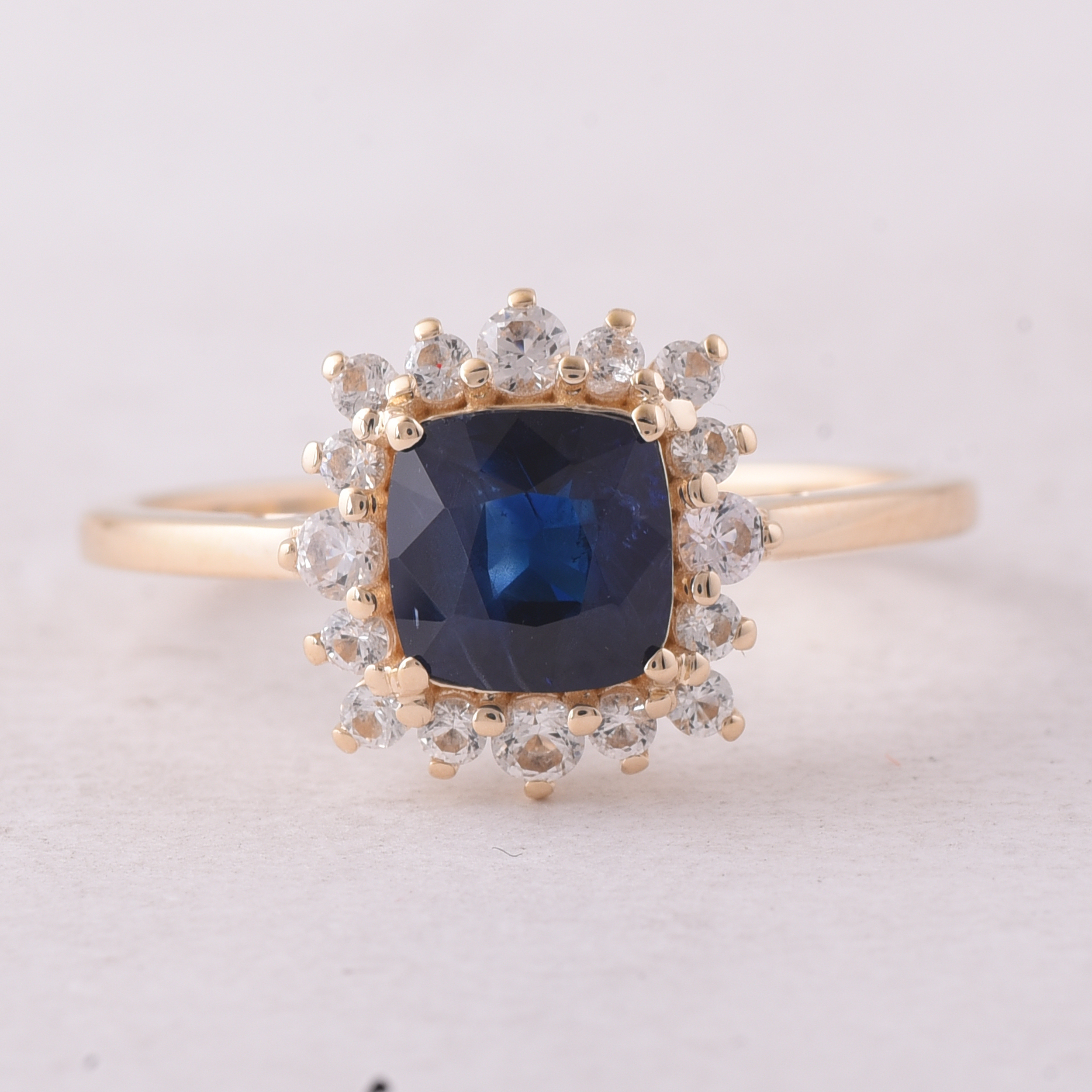 9K Gold 1.48 Ct Cushion Sapphire Ring 7 US Ring Size