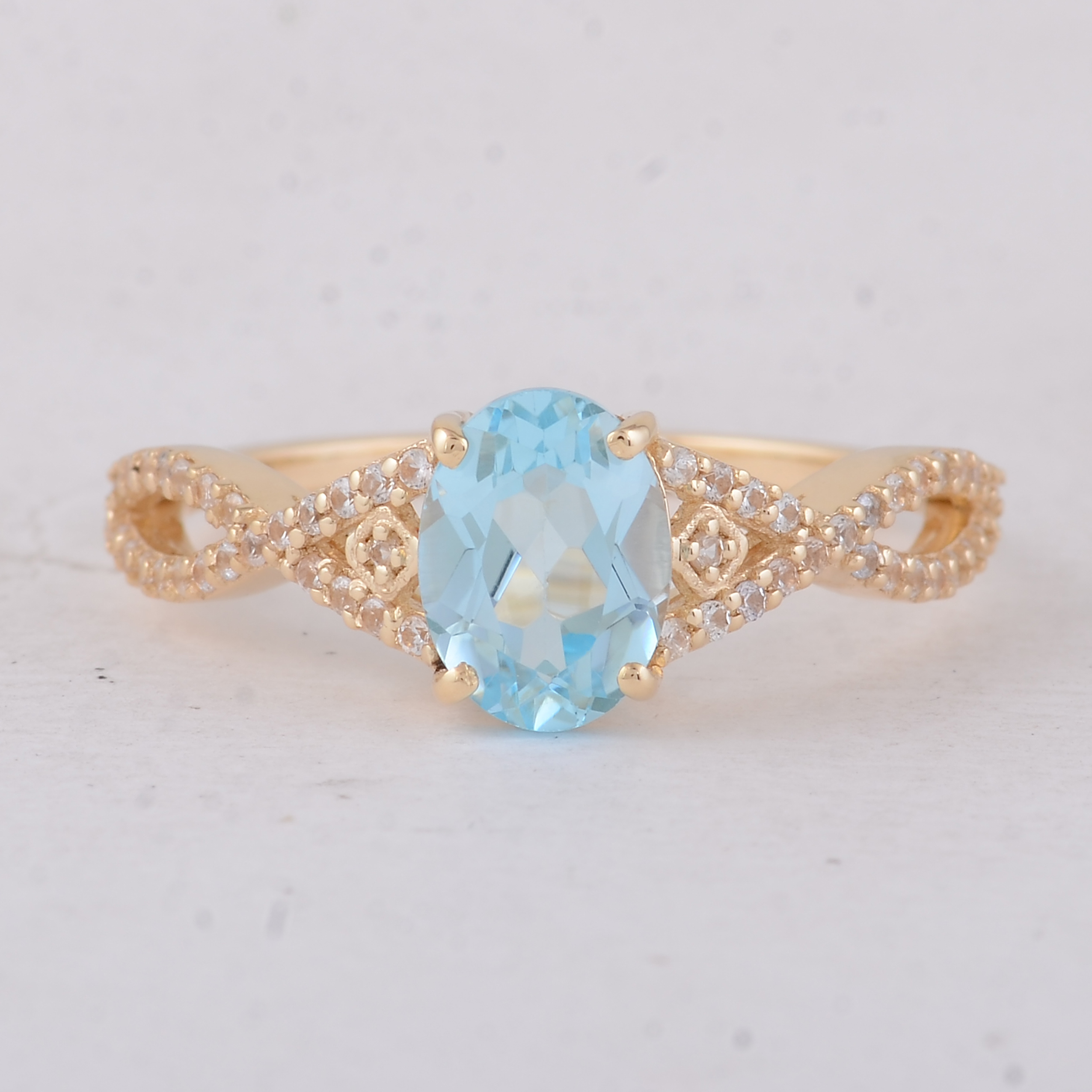 9K Gold 1.60 Ct Oval Blue Topaz Ring  7 US Ring Size