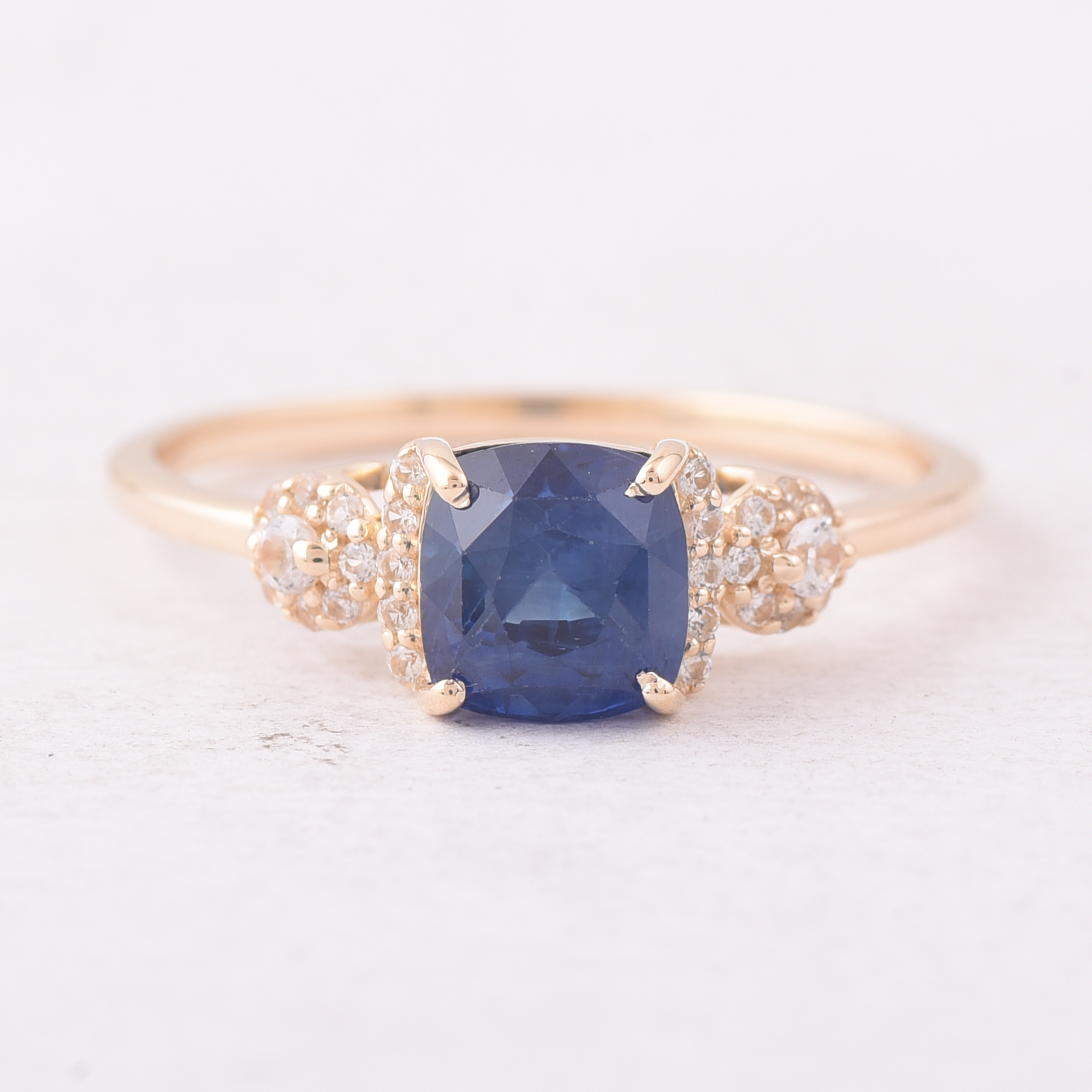 9K Gold 1.68 Ct Cushion Sapphire Ring 7 US Ring Size