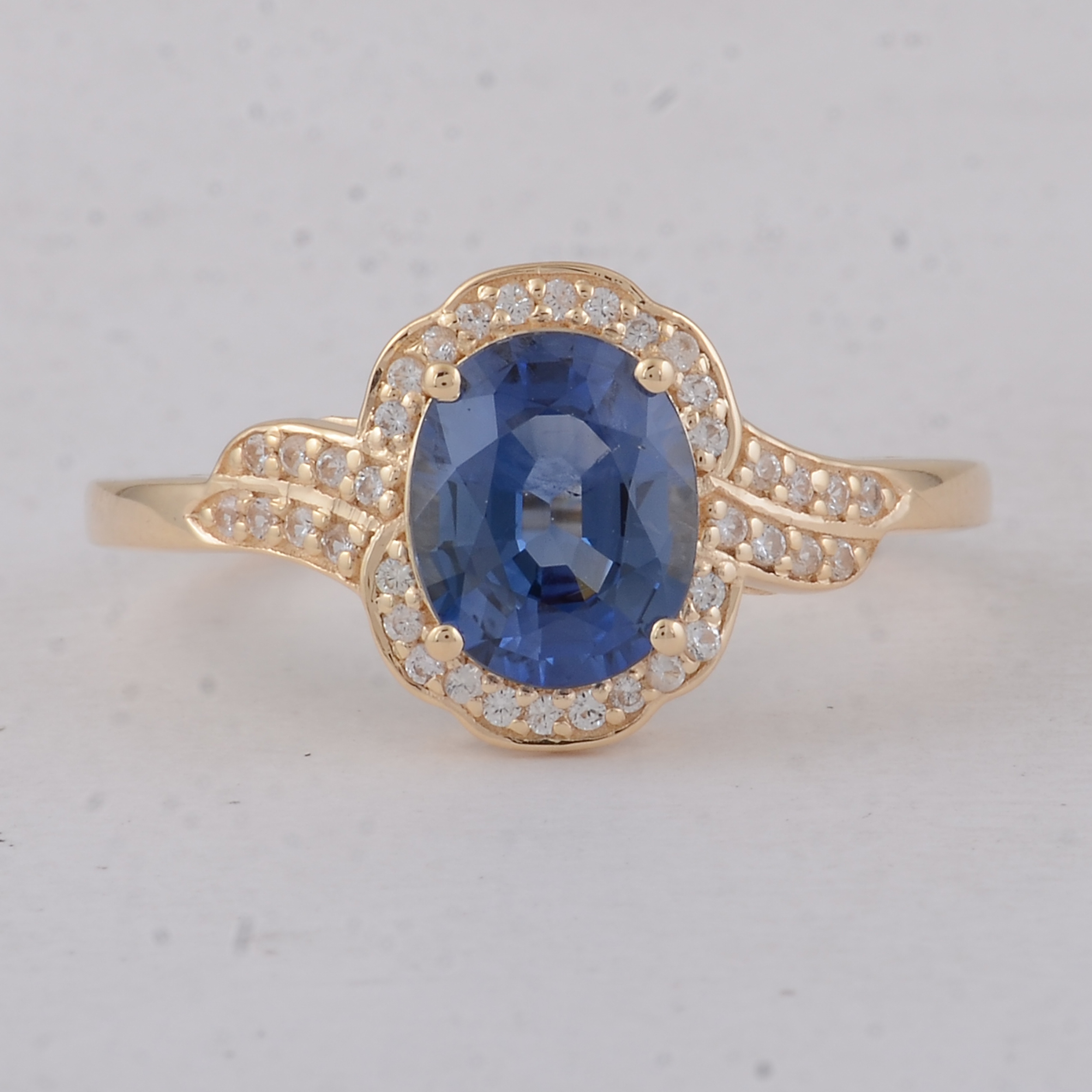 9K Gold 1.72 Ct Oval Sapphire Ring 7 US Ring Size