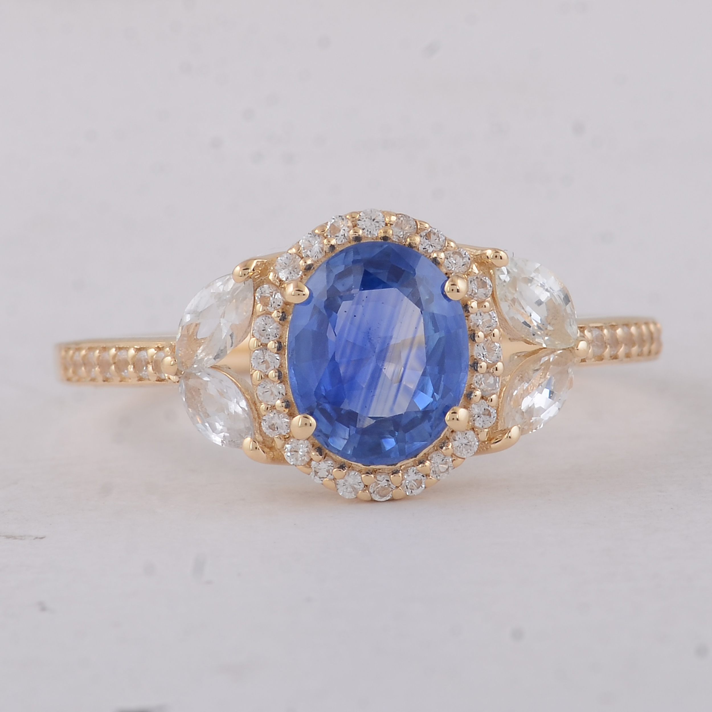 9K Gold 1.79 Ct Oval Sapphire Ring 7 US Ring Size