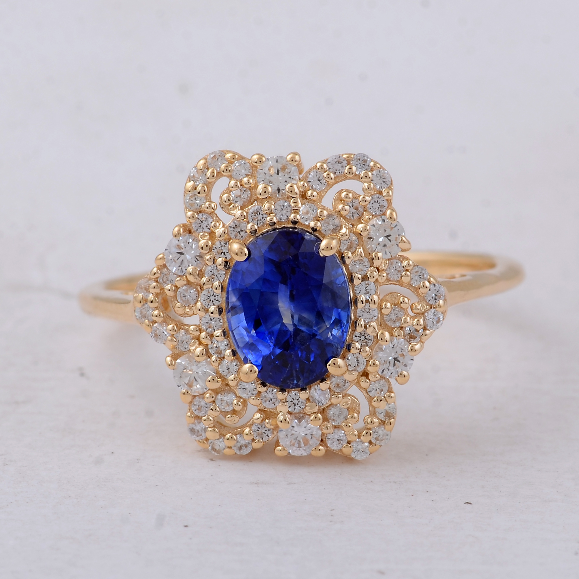 9K Gold 1.82 Ct Oval Sapphire Ring 7 US Ring Size
