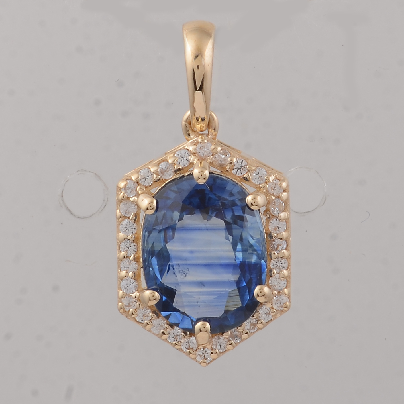 9K Gold 2.10 Ct Oval Sapphire Pendant