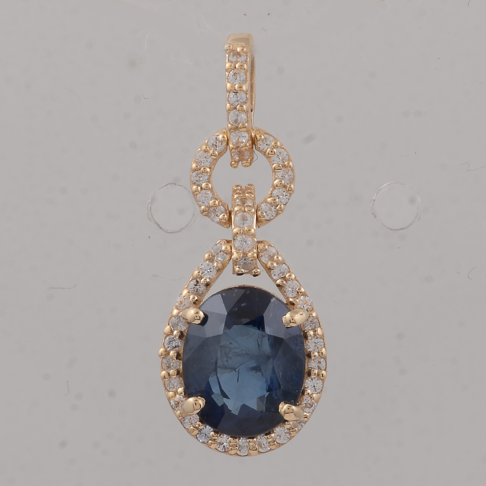 9K Gold 2.23 Ct Oval Sapphire Pendant