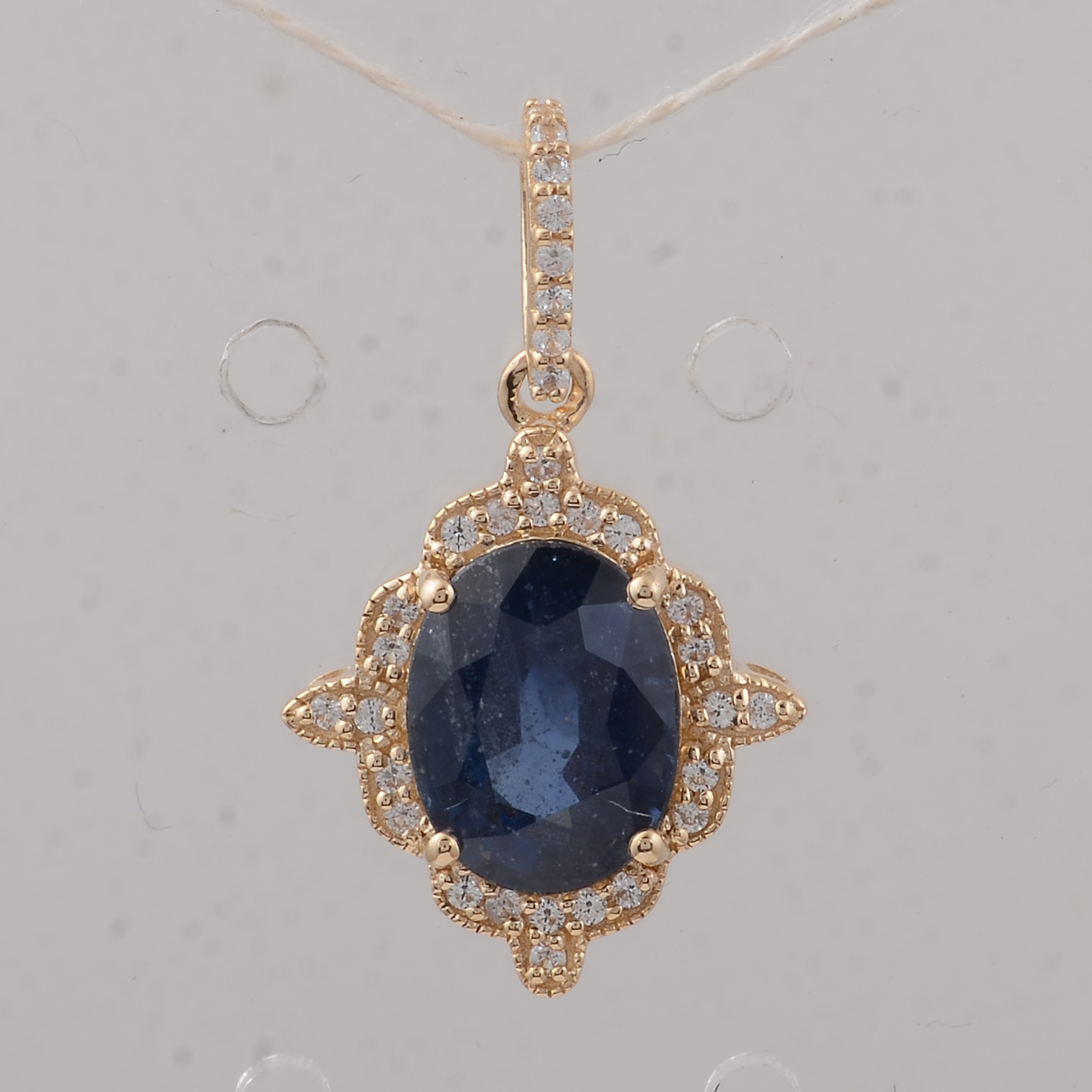 9K Gold 2.48 Ct Oval Sapphire Pendant