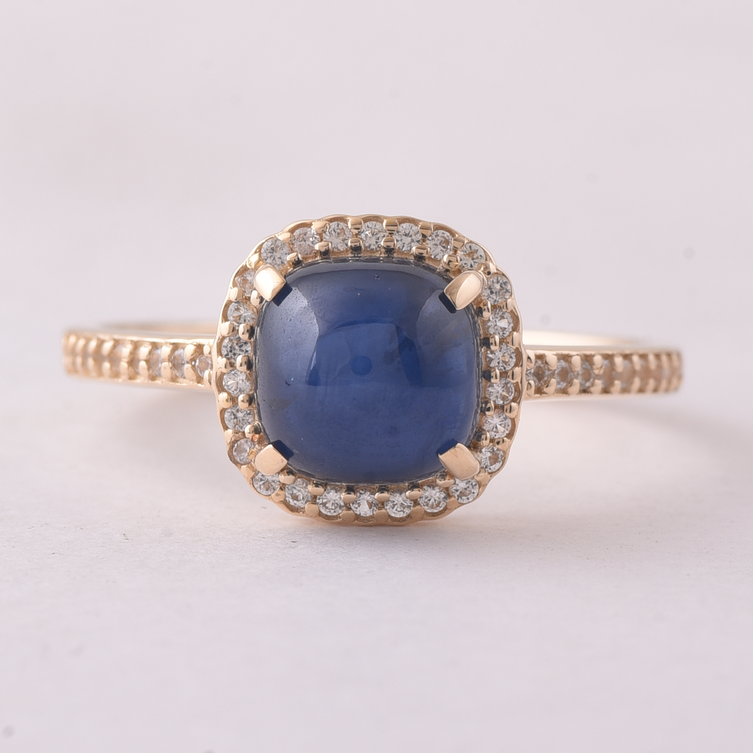 9K Gold 2.82 Ct Cushion Sapphire Ring 7 US Ring Size