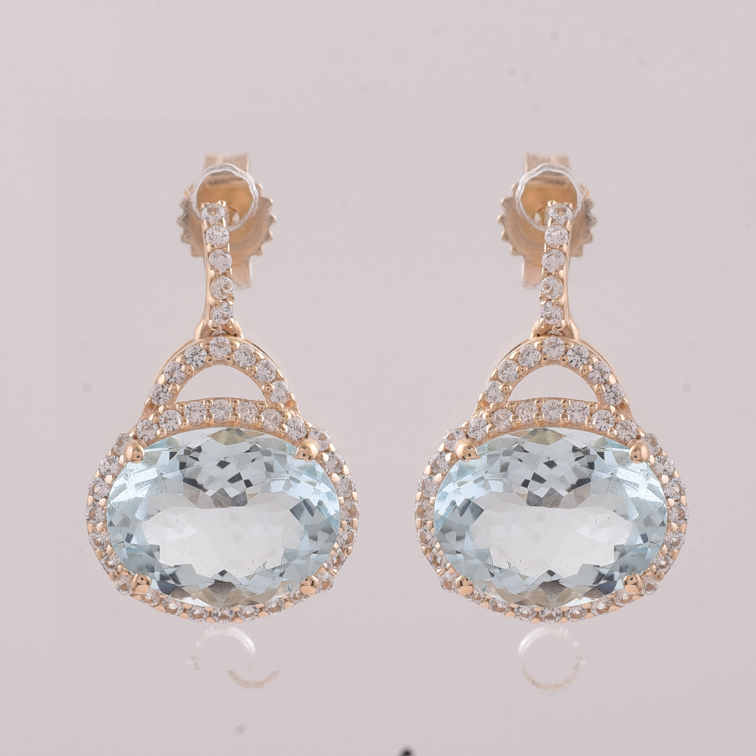 9K Gold 3.16 Ct Oval Aquamarine Earrings