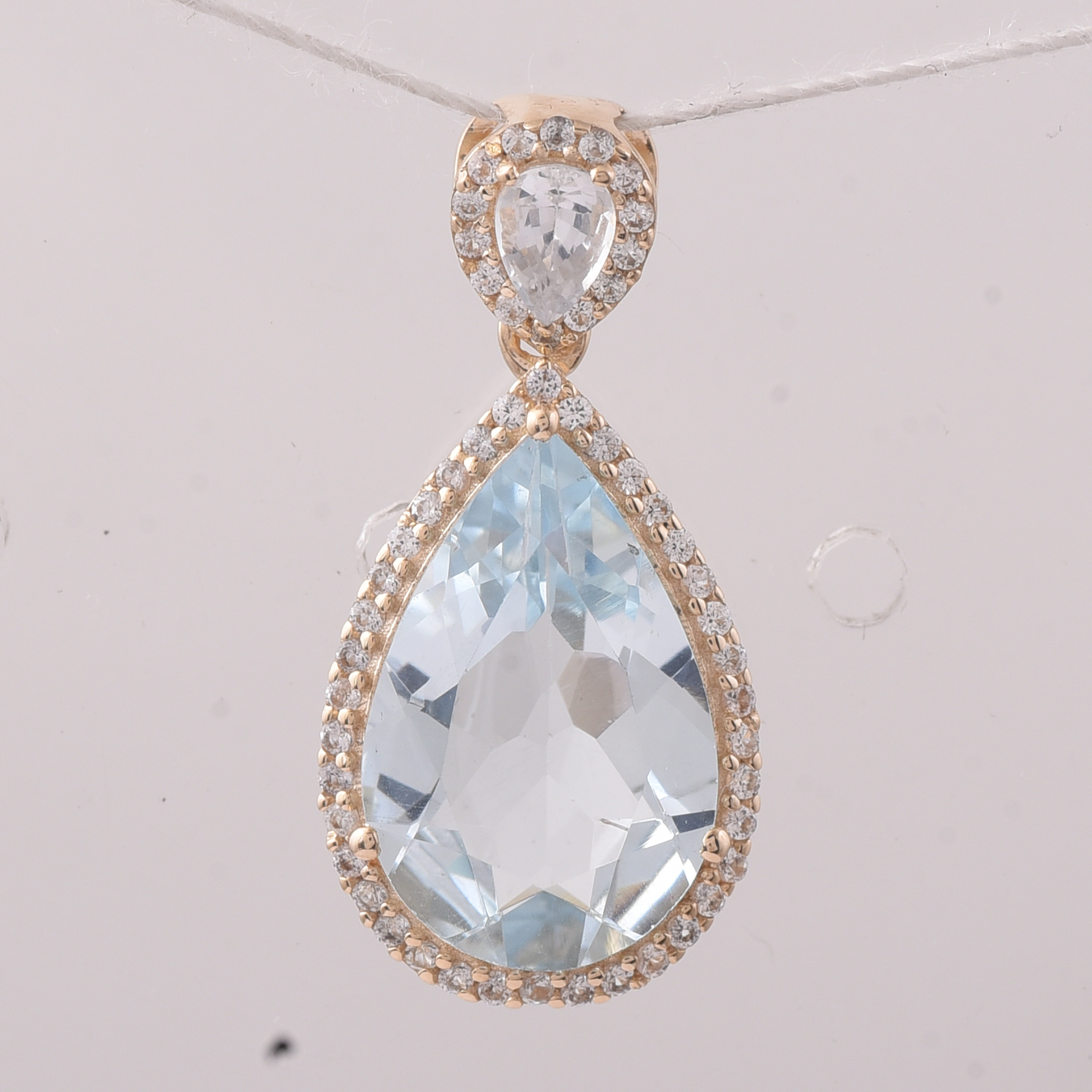 9K Gold 3.30 Ct Pear Aquamarine Pendant