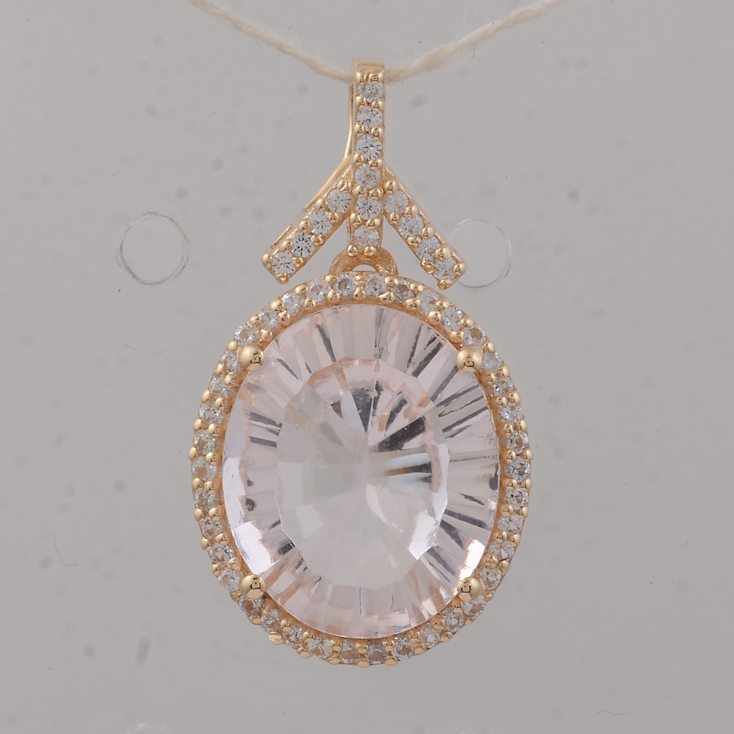 9K Gold 3.66 Ct Oval Morganite Pendant