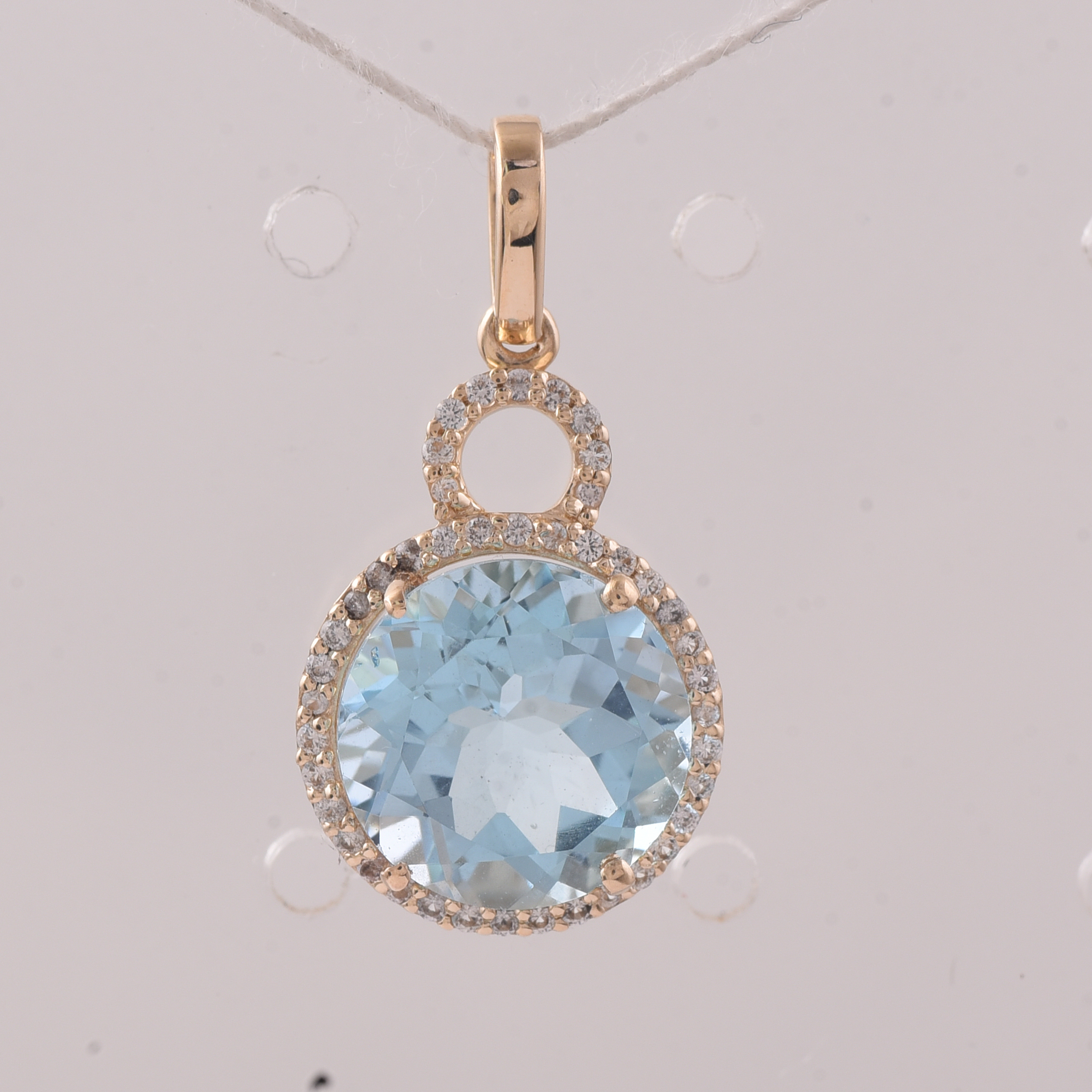 9K Gold 4.10 Ct Round Blue Topaz Pendant