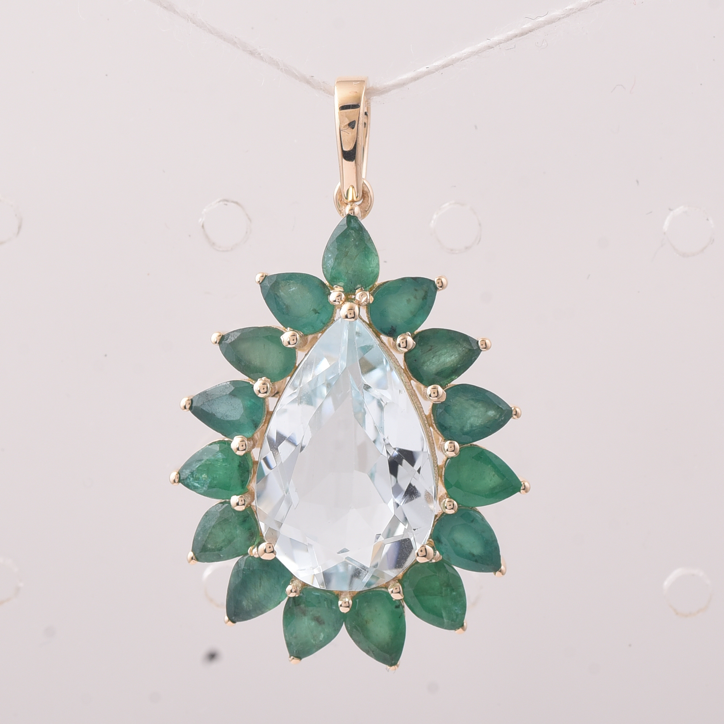 9K Gold 5.68 Ct Pear Aquamarine Pendant