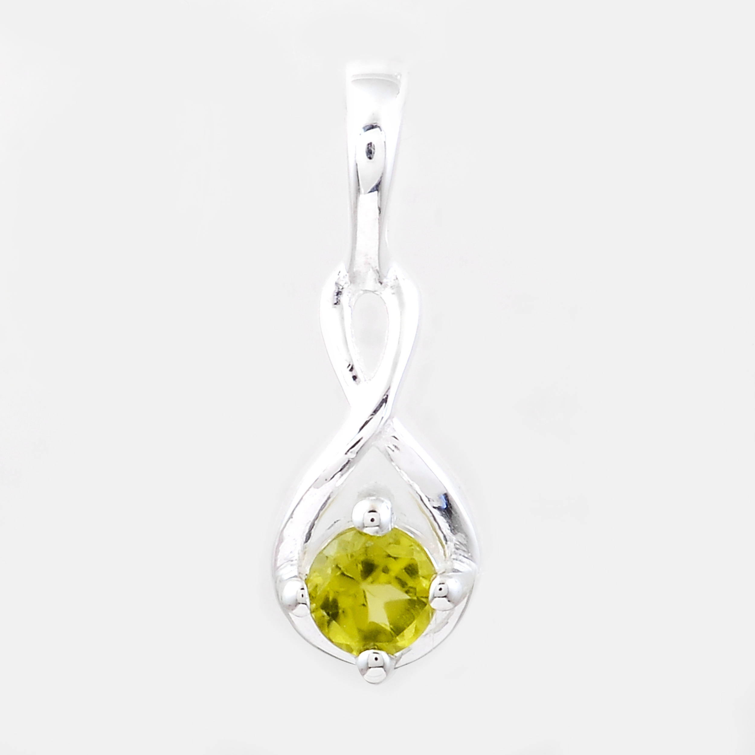 NO RESERVE 0.12 Ct Round Peridot, 925 Sterling Silver Pendant