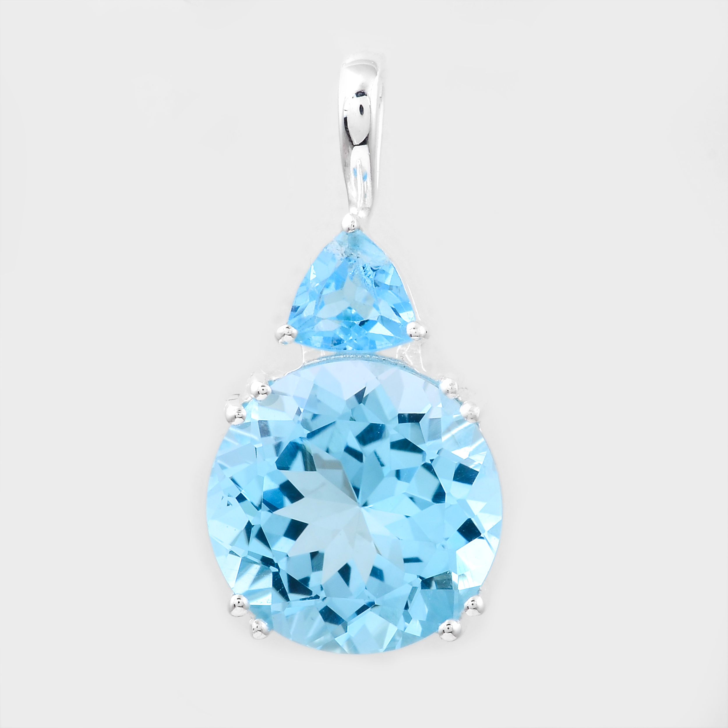NO RESERVE 7.18 Ct Round Blue Topaz, Swiss Blue Topaz, Cubic Zirconia 925 Sterling Silver Pendant