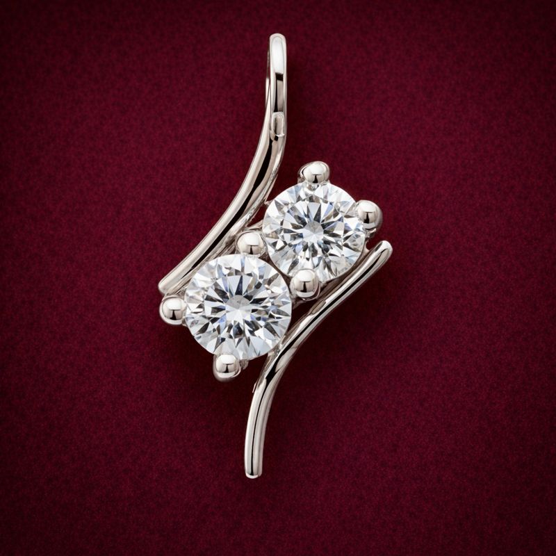 No Reserve 925 Sterling Silver 0.24 Ct Round Cubic Zirconia Pendant