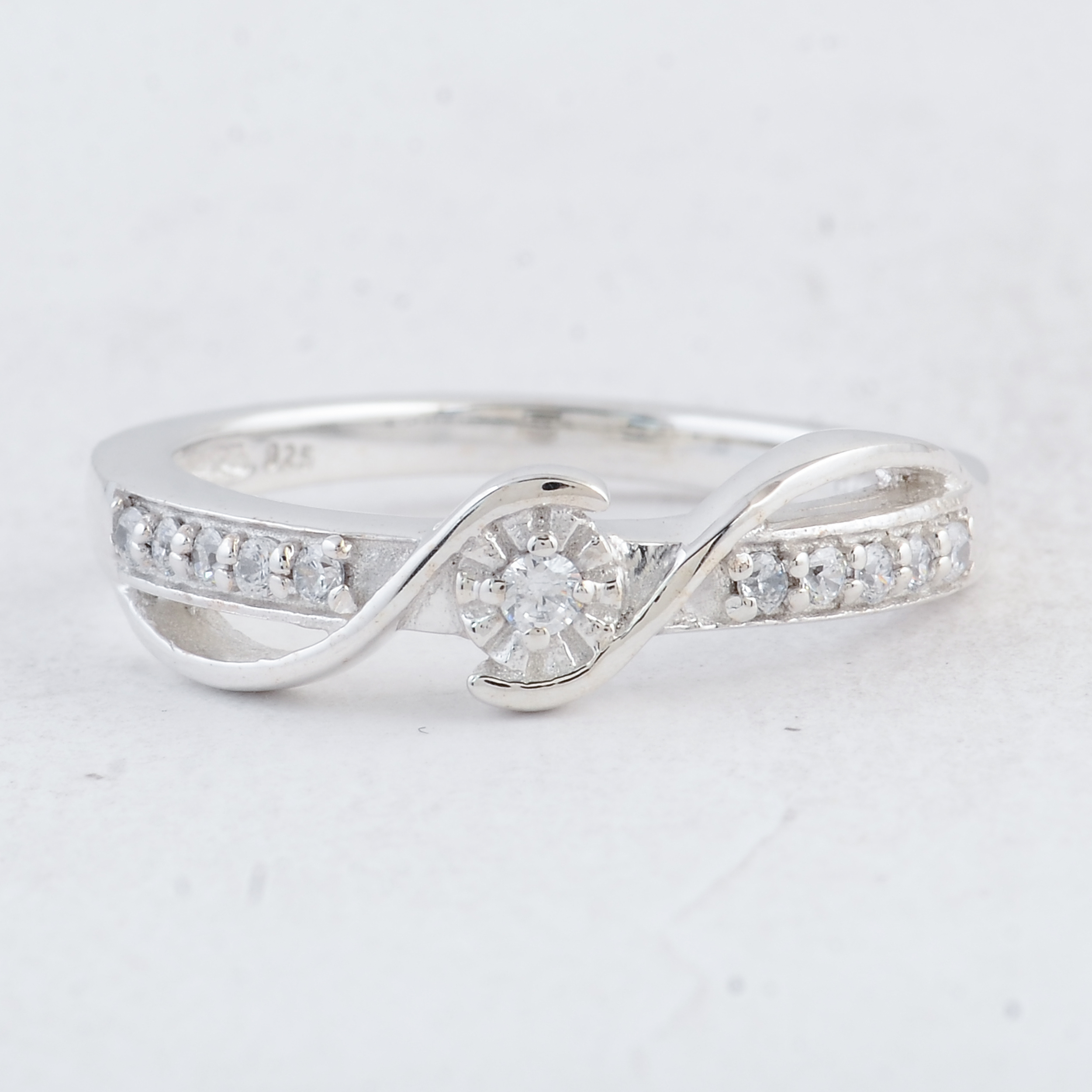 No Reserve 925 Sterling Silver 0.30 Ct Round Cubic Zirconia Ring