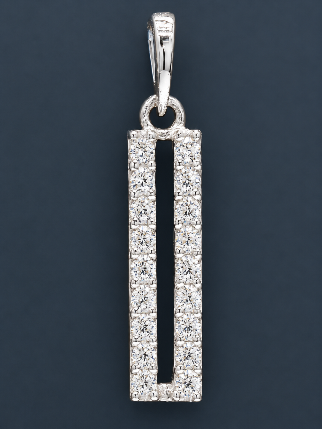 No Reserve 925 Sterling Silver 0.54 Ct Round Cubic Zirconia Pendant