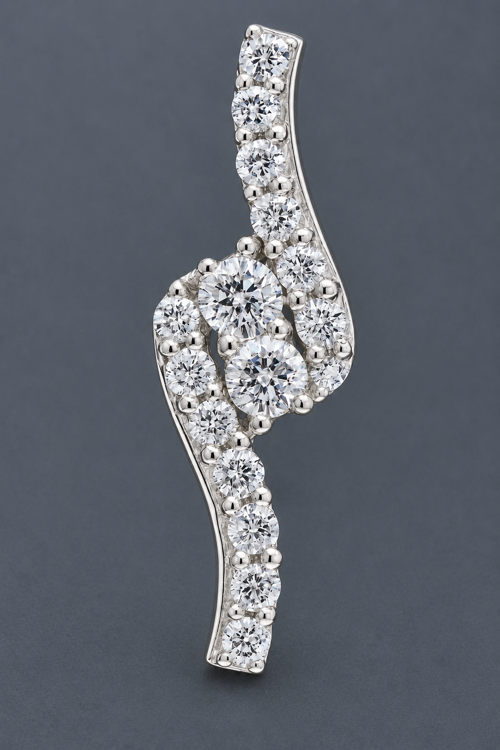 No Reserve 925 Sterling Silver 0.61 Ct Round Cubic Zirconia Pendant