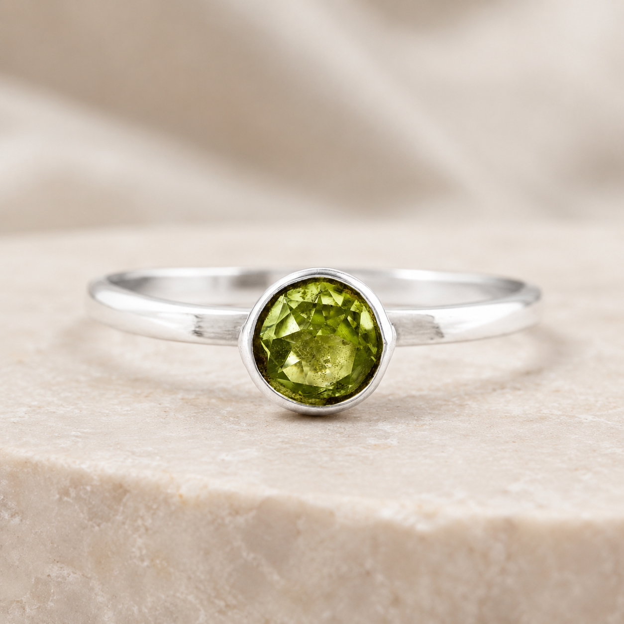 No Reserve 925 Sterling Silver 0.75 Ct Round Peridot Ring