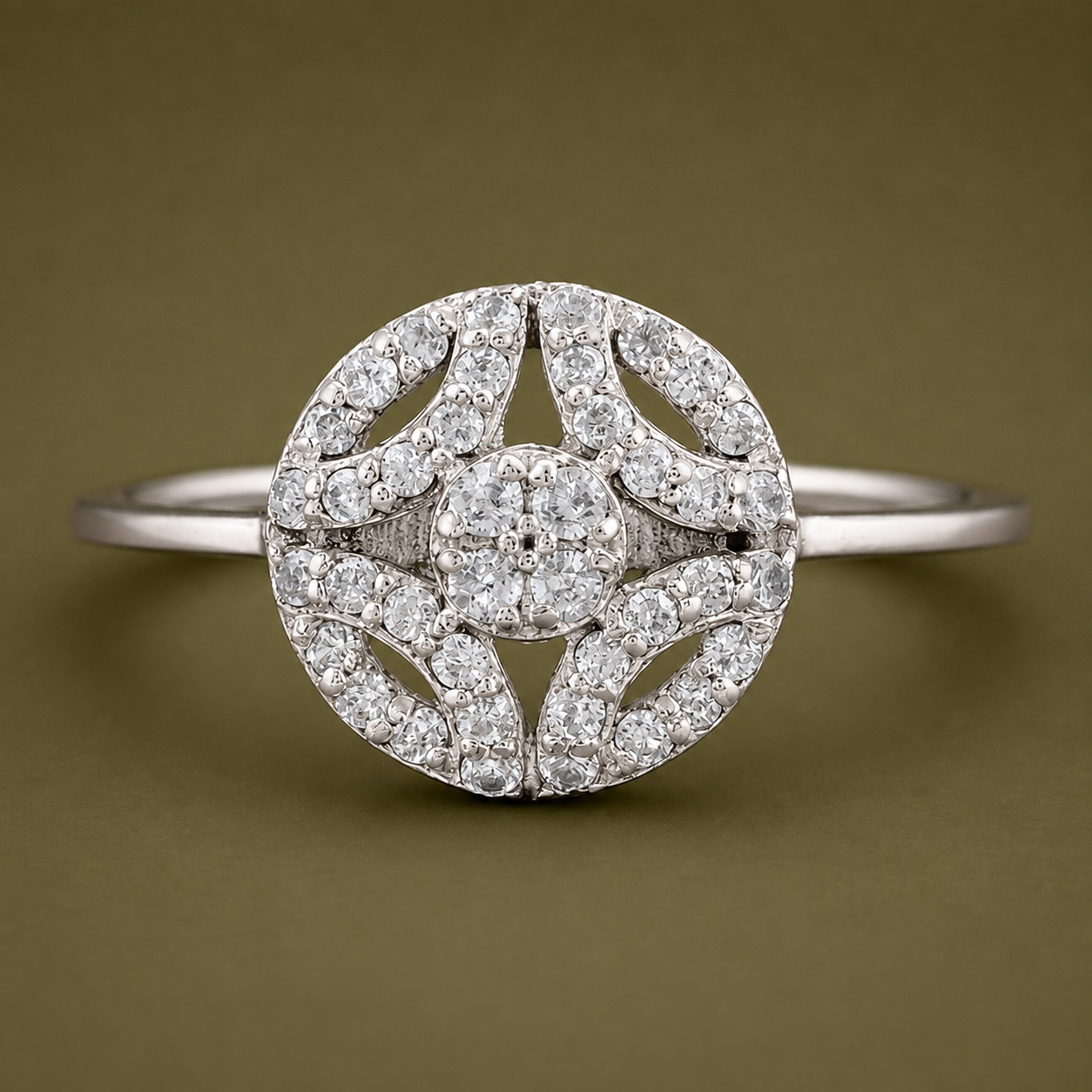 No Reserve 925 Sterling Silver 0.79 Ct Round Cubic Zirconia Ring 9 US Ring Size