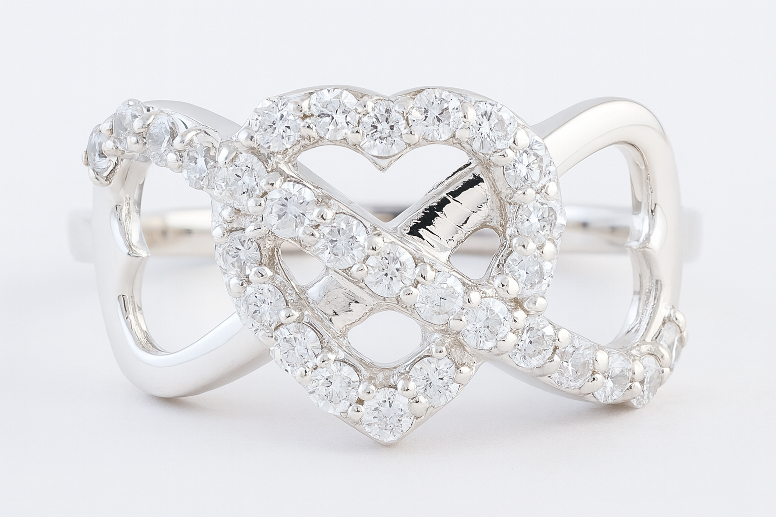 No Reserve 925 Sterling Silver 0.81 Ct Round Cubic Zirconia Ring 7 US Ring Size