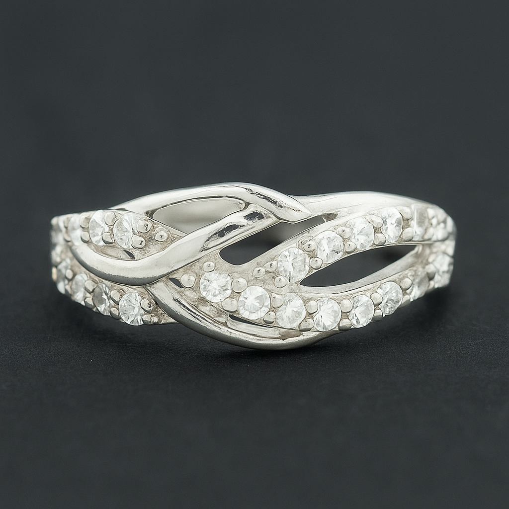 No Reserve 925 Sterling Silver 0.90 Ct Cubic Zirconia Ring 6.5 US Ring Size