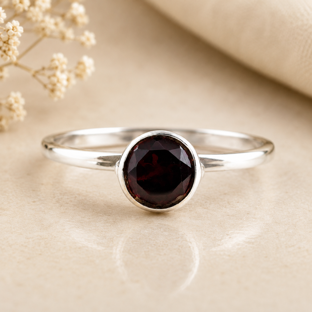 No Reserve 925 Sterling Silver 0.92 Ct Round Garnet Ring 6 US Ring Size