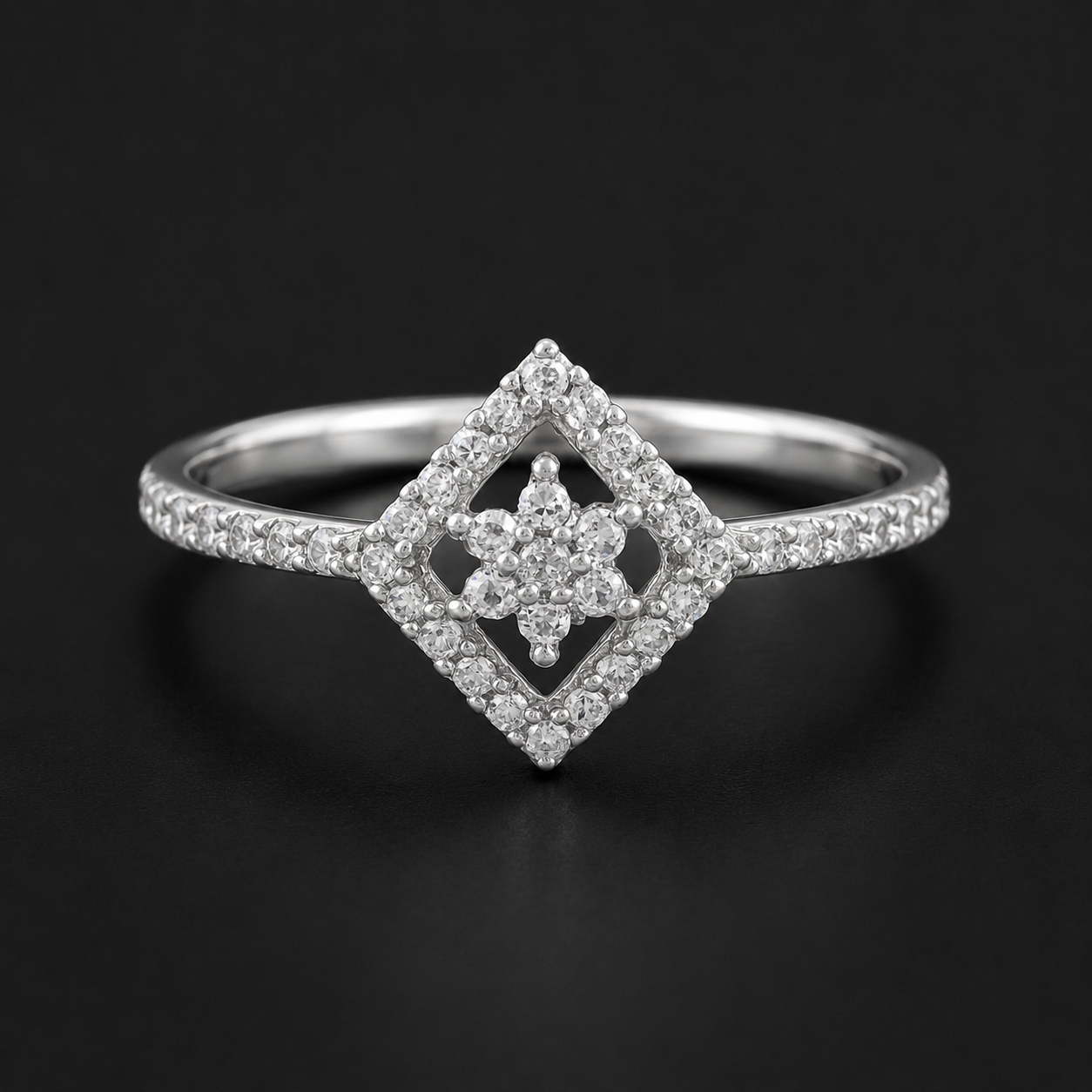 No Reserve 925 Sterling Silver 2.41 Ct Cubic Zirconia Ring 6 US Ring Size