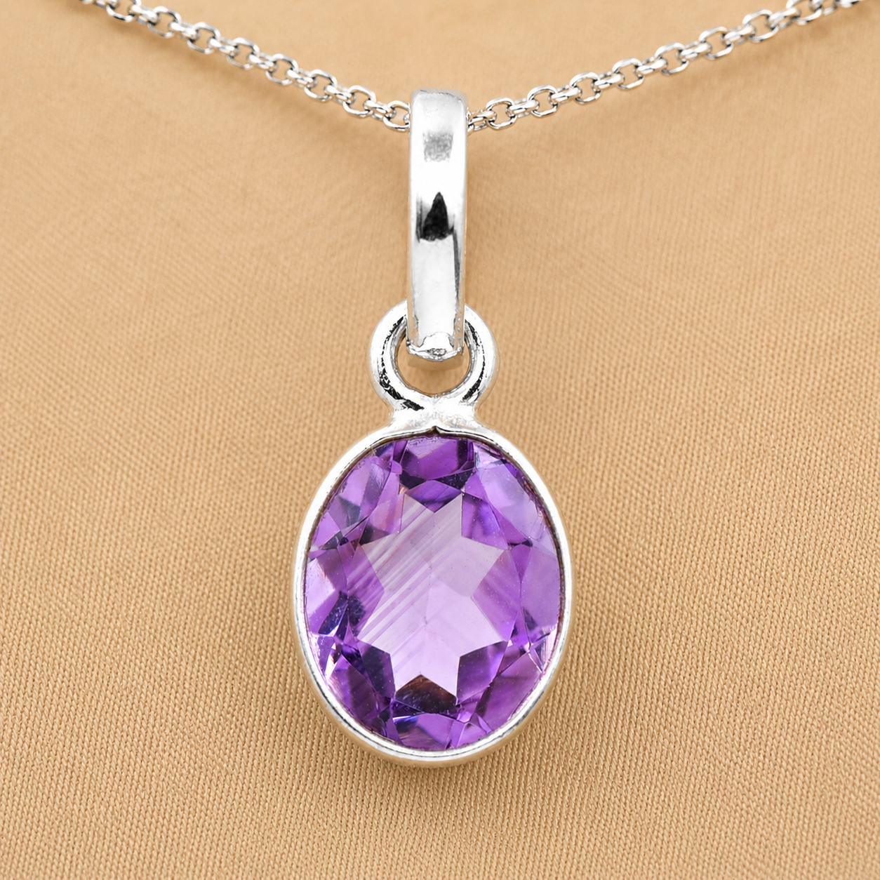 No Reserve 925 Sterling Silver 6.77 Ct Oval Amethyst Pendant