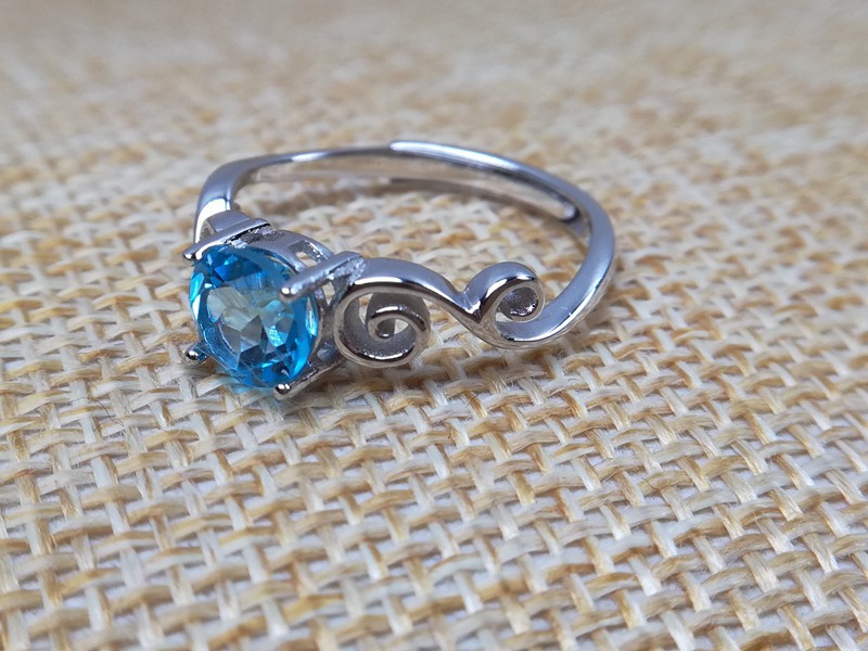 NO RESERVE Blue Topaz 925 Sterling Silver Ring