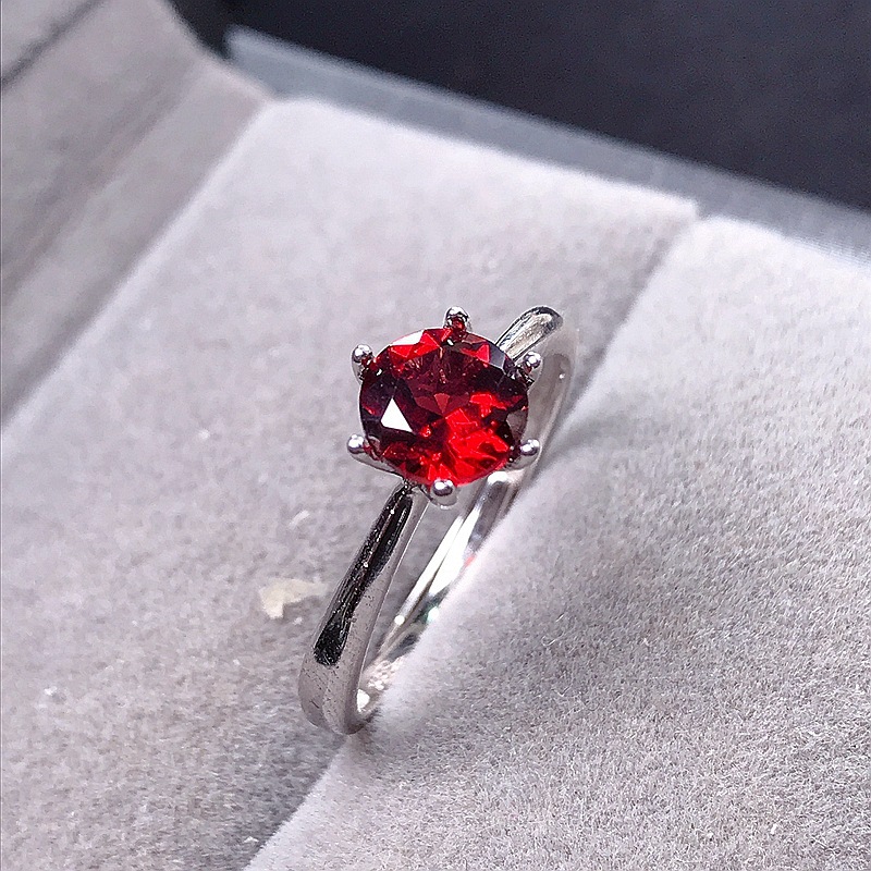 NO RESERVE Garnet 925 Sterling Silver Ring