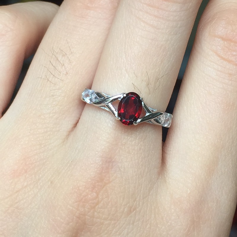 NO RESERVE Garnet 925 Sterling Silver Ring