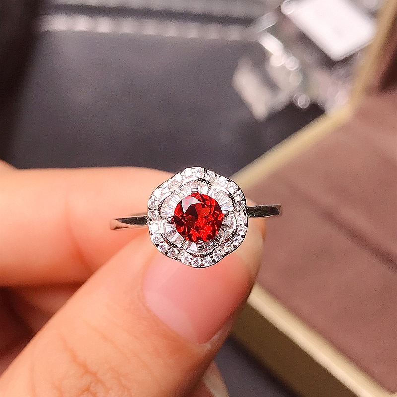 NO RESERVE Garnet 925 Sterling Silver Ring